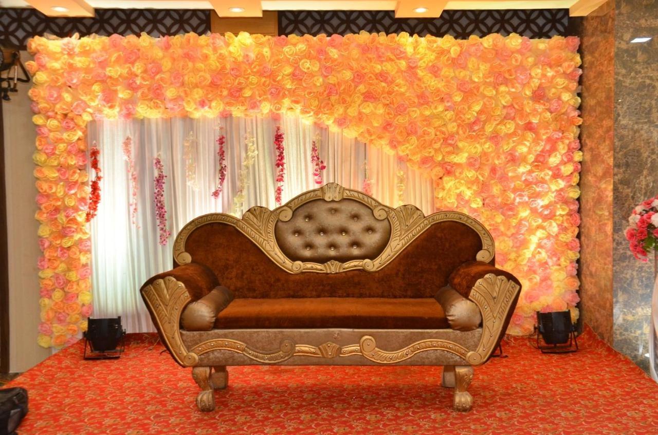 Hotel Nirmal Palace カーンプル エクステリア 写真