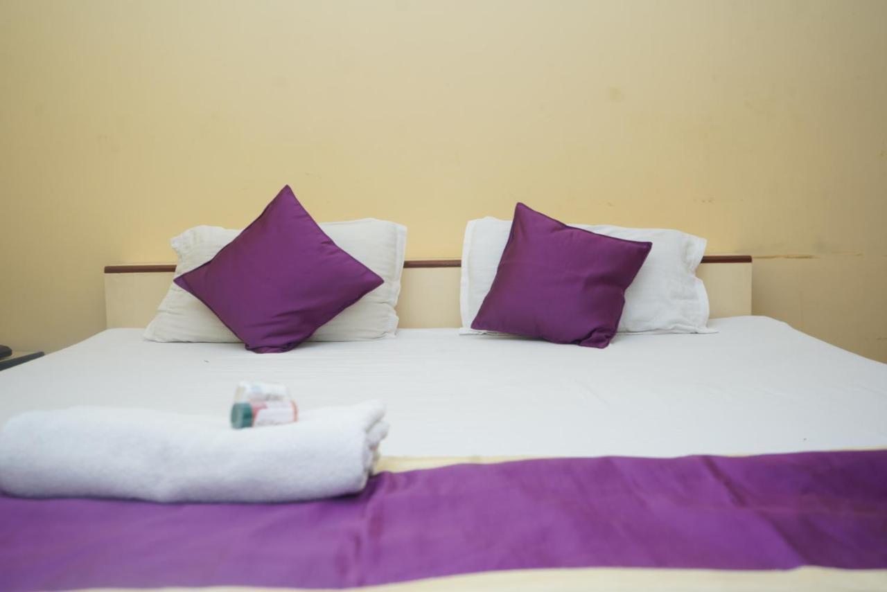 Hotel Nirmal Palace カーンプル エクステリア 写真